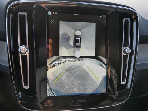 New 2026 Volvo XC40 B5 Ultra w/ Climate Package image 10