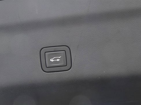 Used 2025 Chevrolet Tahoe High Country image 32