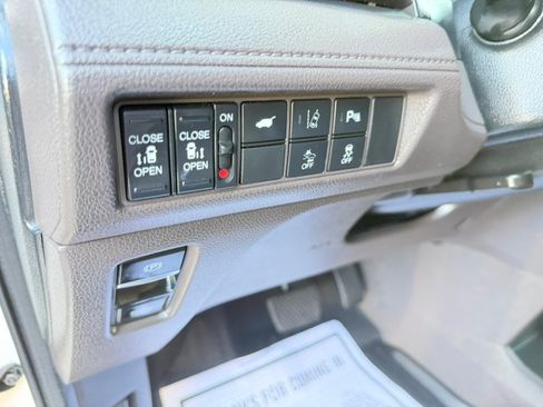 Used 2018 Honda Odyssey Touring image 18