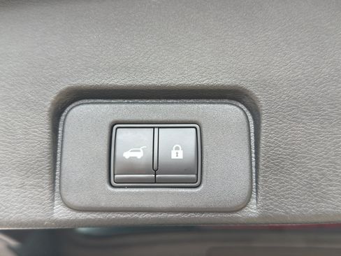 Used 2022 Nissan Rogue Platinum w/ Head-Up Display Package FWD image 16