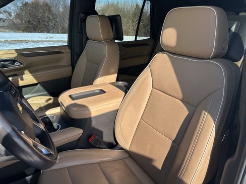 Used 2021 Chevrolet Tahoe Premier w/ Premium Package image 16