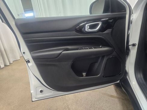 New 2026 Jeep Compass Latitude image 6