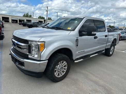 Used 2017 Ford F250 XLT AWD/4WD image 11