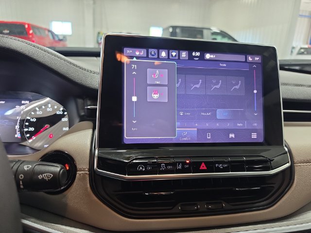 Used 2025 Jeep Compass Limited AWD/4WD image 15