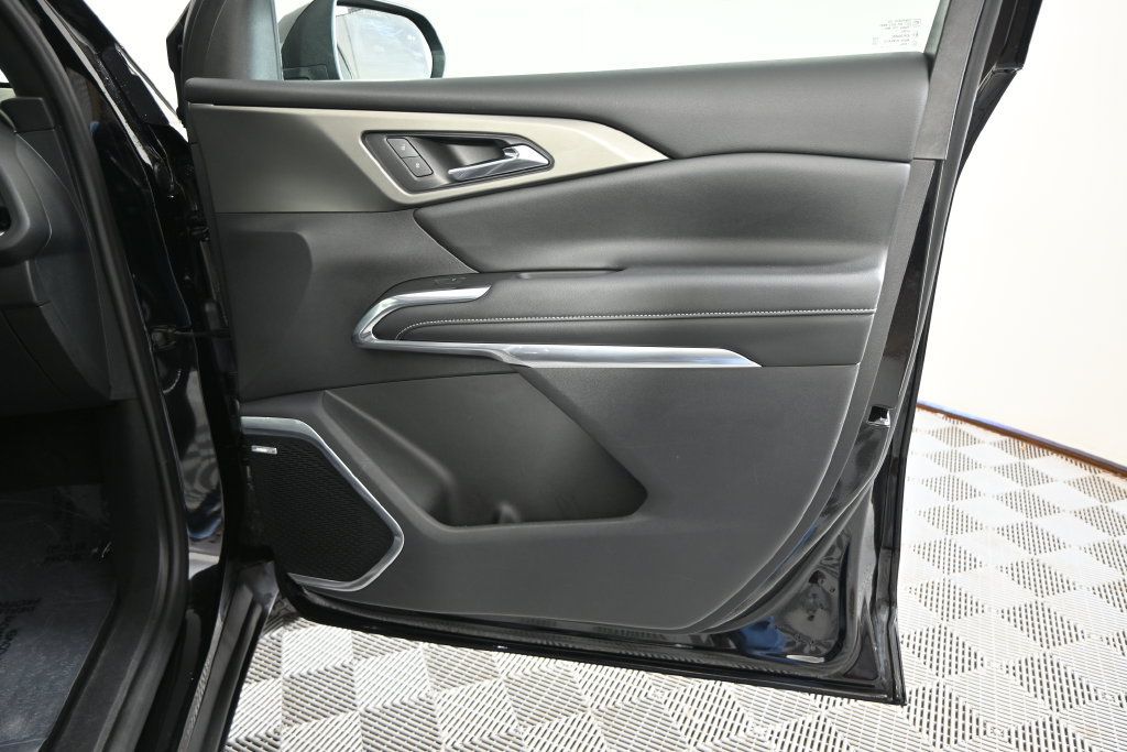 Used 2024 Chevrolet Traverse LT w/ Enhanced Driving Package AWD/4WD image 12