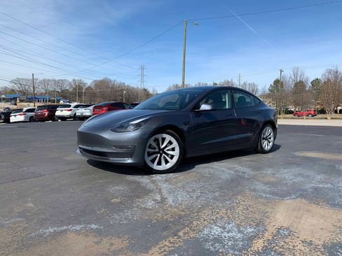 Used 2023 Tesla Model 3 Standard Range image 7