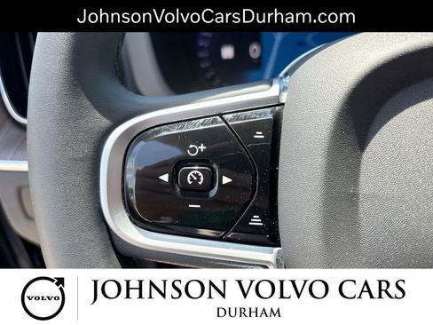 Used 2023 Volvo XC60 B5 Plus AWD/4WD image 18