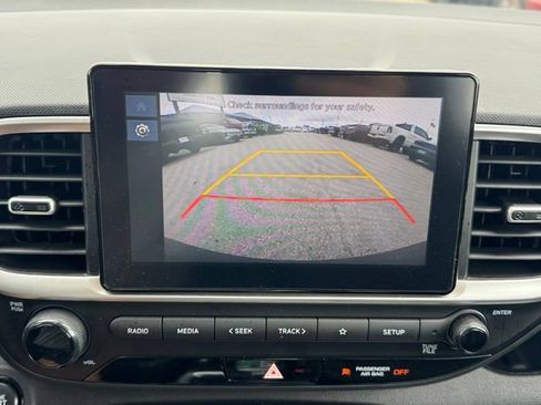 Used 2025 Hyundai Venue SEL FWD image 16