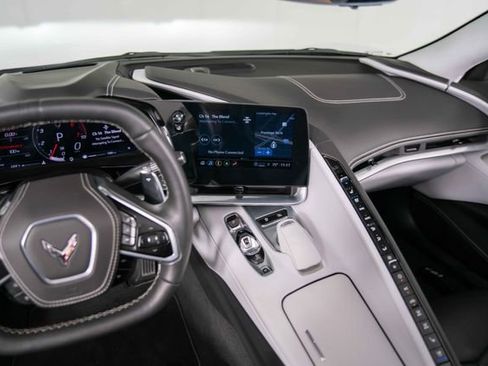 Used 2021 Chevrolet Corvette Stingray Premium Cpe w/ Z51 Performance Package RWD image 19