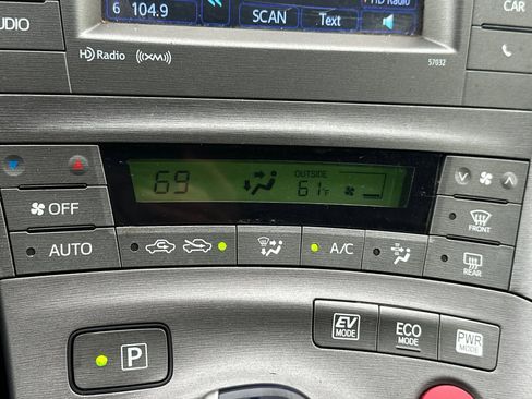 Used 2015 Toyota Prius Three image 26