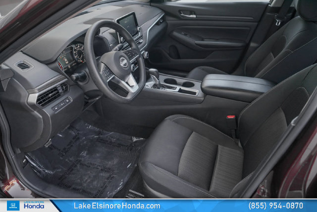 Used 2025 Nissan Altima 2.5 SV FWD image 15