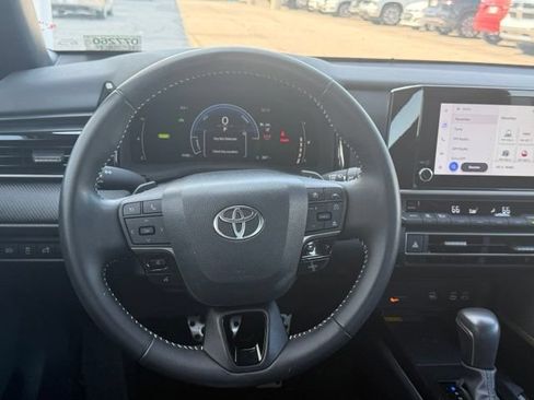 Used 2025 Toyota Camry SE FWD image 19