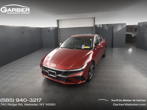 Used 2025 Hyundai Elantra SEL image 1