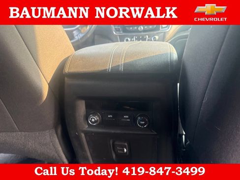 Used 2023 Chevrolet Traverse LT FWD image 33