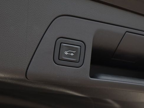 Certified 2022 Buick Envision Essence w/ Technology Package I FWD image 25
