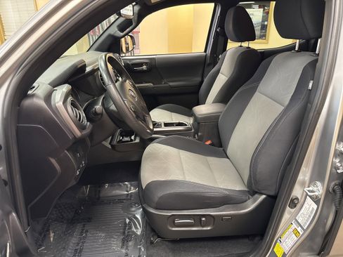 Used 2023 Toyota Tacoma TRD Sport image 37