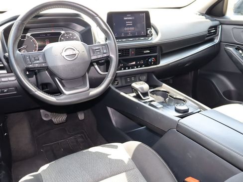 Used 2025 Nissan Rogue SV AWD/4WD image 4