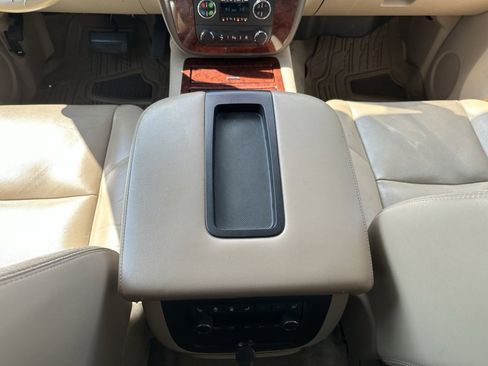 Used 2011 Chevrolet Suburban LTZ image 21