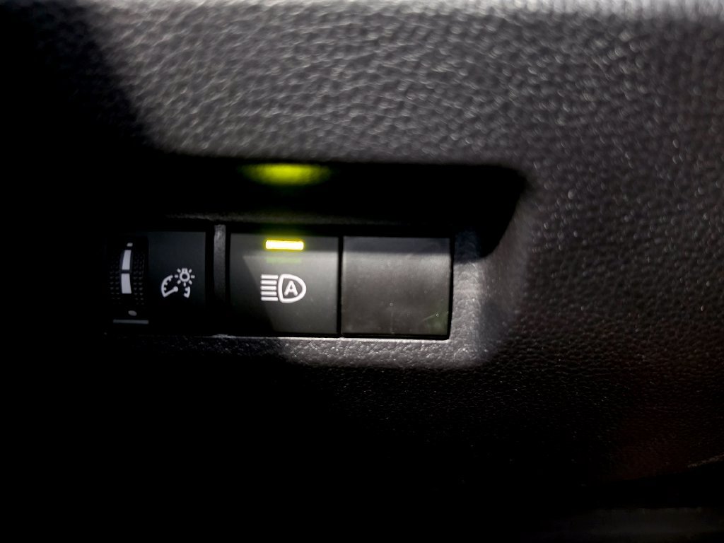 Used 2025 Toyota RAV4 LE AWD/4WD image 14