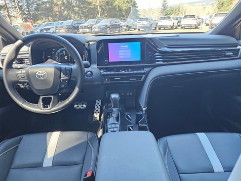 Used 2025 Toyota Camry SE image 19