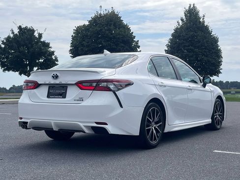 Used 2021 Toyota Camry SE w/ Cold Weather Package FWD image 7