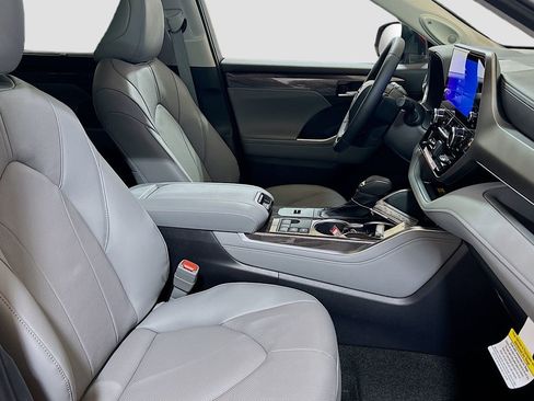 New 2026 Toyota Highlander Limited AWD/4WD image 29