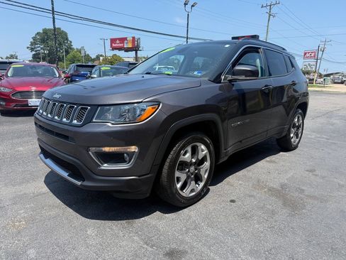 Used 2018 Jeep Compass Limited w/ Navigation Group AWD/4WD image 3