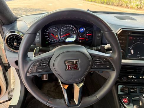 Used 2020 Nissan GT-R Premium AWD/4WD image 22