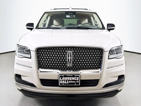 Used 2023 Lincoln Navigator Reserve AWD/4WD image 2