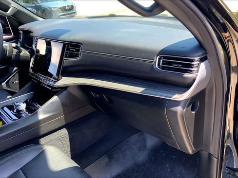 Used 2024 Jeep Wagoneer Series III AWD/4WD image 18