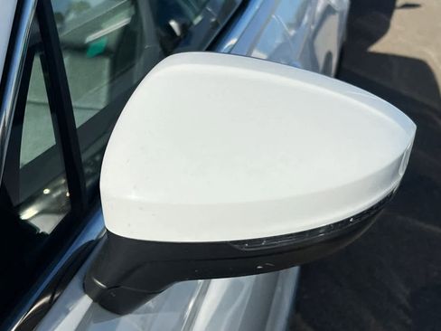 Used 2020 Volkswagen Tiguan SE AWD/4WD image 9
