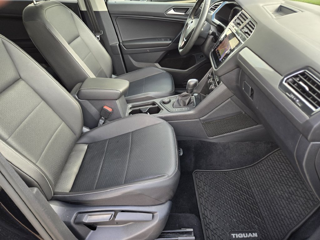 Used 2021 Volkswagen Tiguan SEL AWD/4WD image 16
