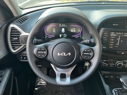 Used 2025 Kia Soul LX w/ LX Technology Package FWD image 28