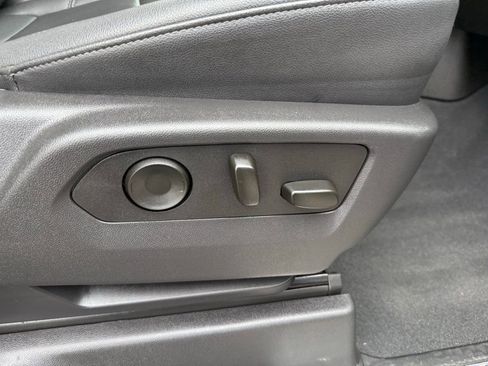 Used 2025 GMC Sierra 2500 SLT w/ SLT Premium Package image 16