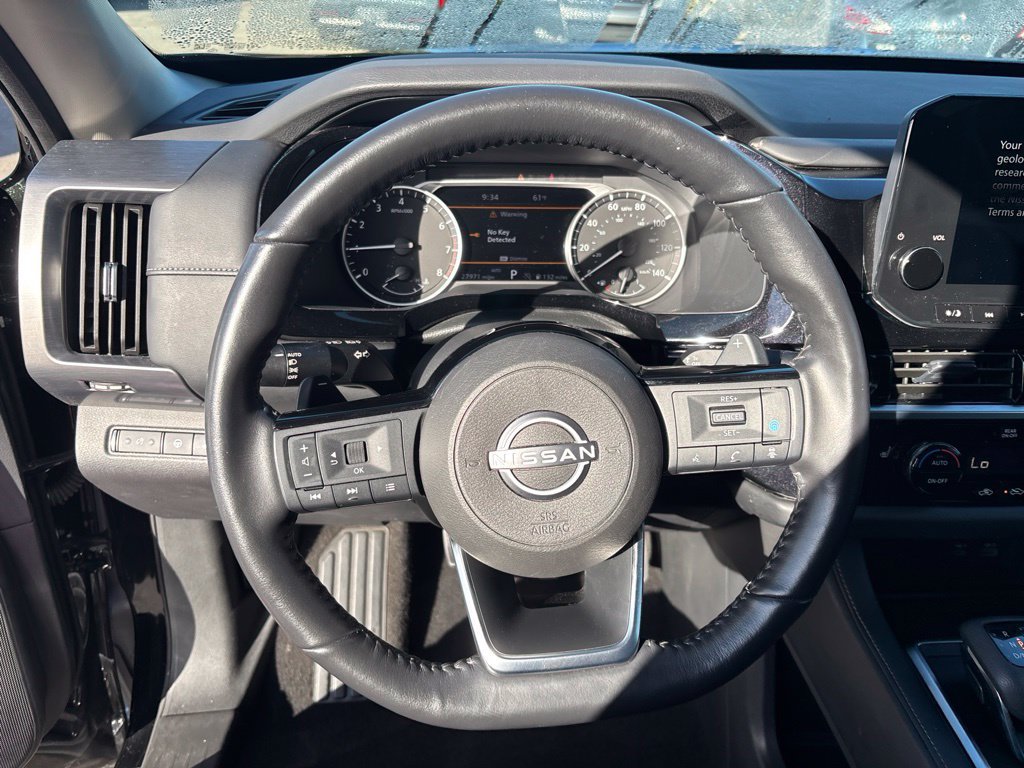 Used 2024 Nissan Pathfinder SL AWD/4WD image 14