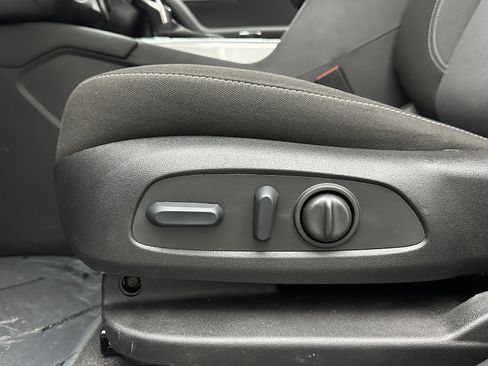 Used 2025 Chevrolet Blazer LT image 12