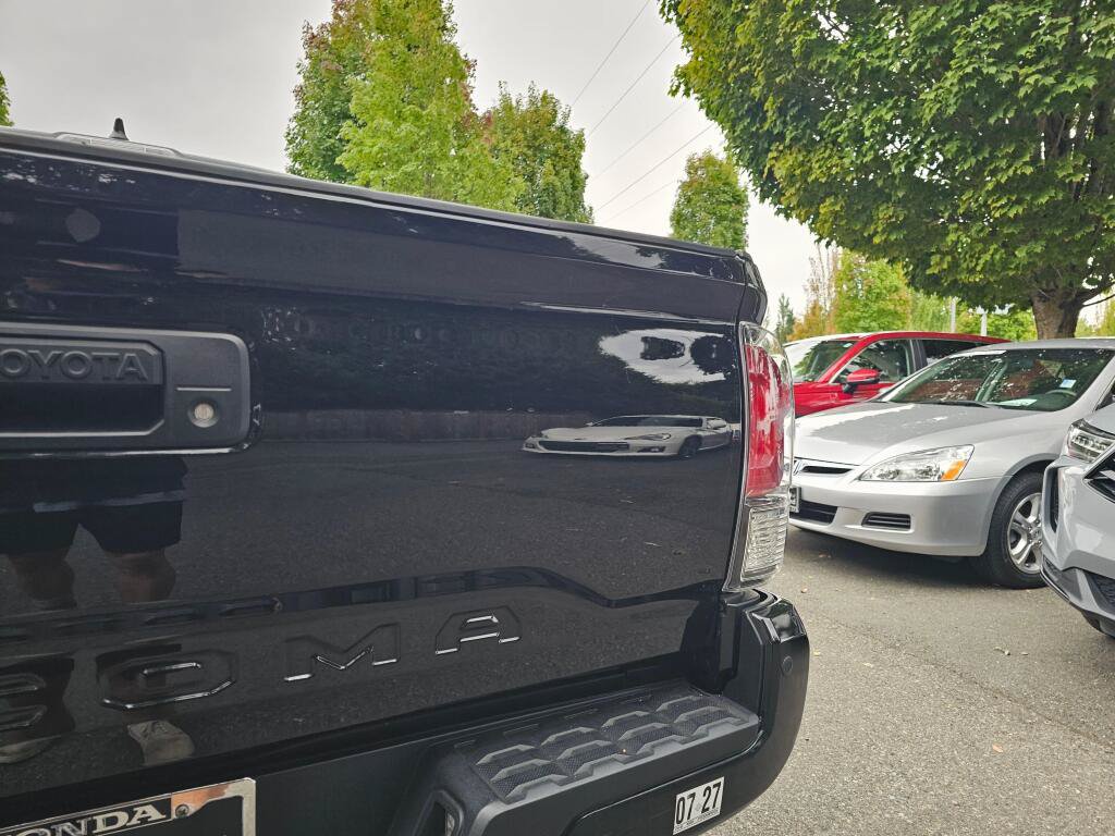 Used 2021 Toyota Tacoma Limited RWD image 17