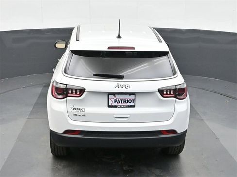 Used 2025 Jeep Compass Sport image 28