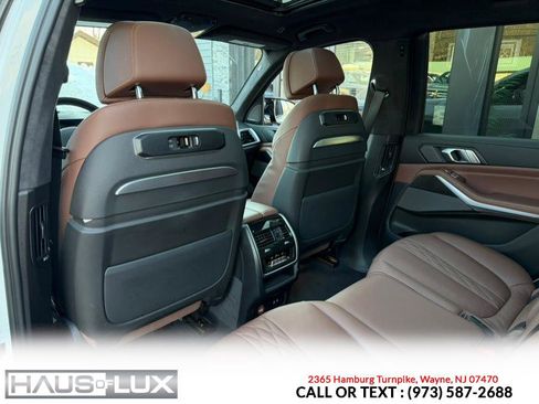 Used 2023 BMW X7 M60i image 16