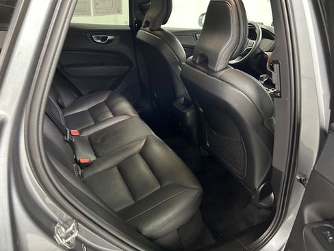 Used 2021 Volvo XC60 T5 Momentum w/ Climate Package AWD/4WD image 14