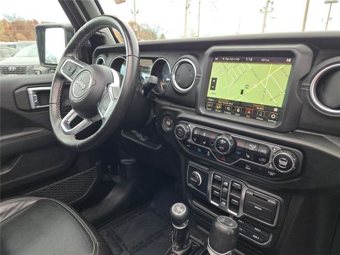 Used 2022 Jeep Wrangler Unlimited Sahara w/ Cold Weather Group image 8