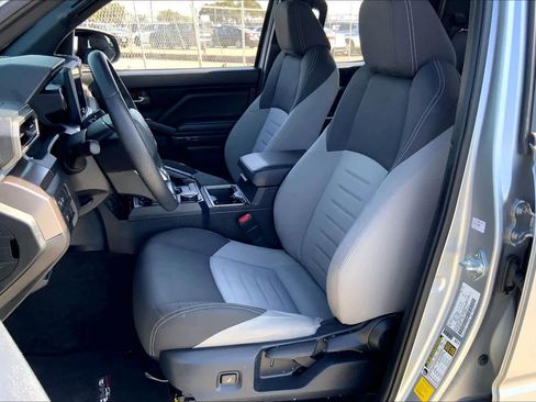 Used 2024 Toyota Tacoma TRD Sport image 8