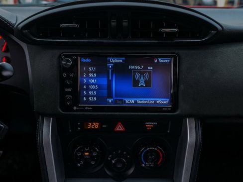 Used 2017 Toyota 86 image 55