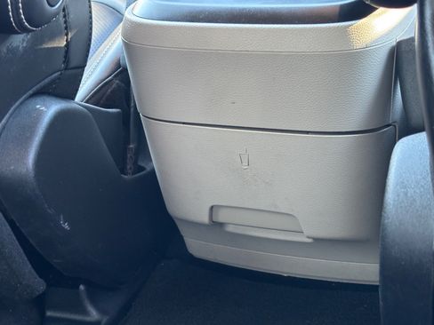 Used 2024 Chrysler Pacifica Limited FWD image 31