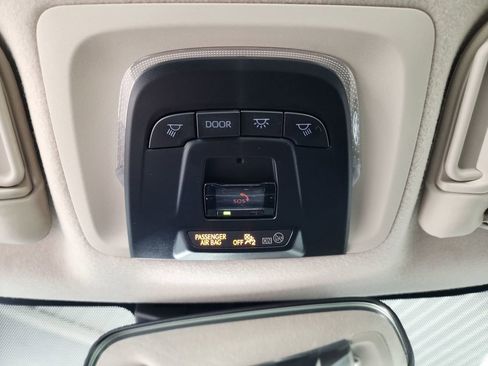 Used 2025 Toyota Corolla LE FWD image 36