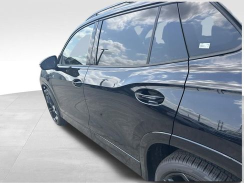 New 2026 Volkswagen Tiguan SE R-Line FWD image 28