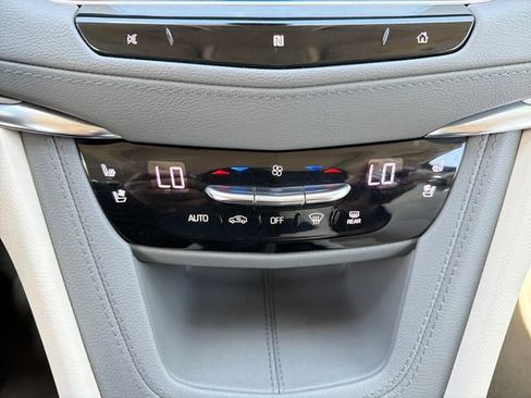 Used 2021 Cadillac XT5 Premium Luxury FWD image 14