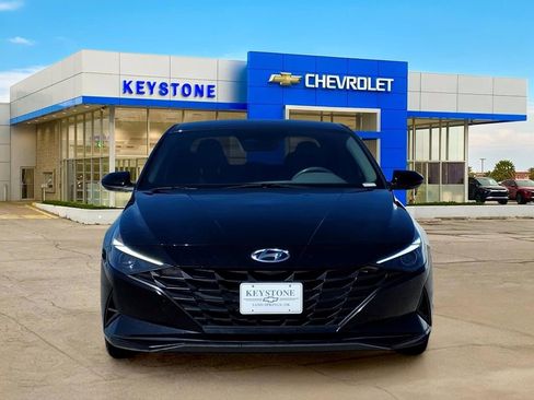 Used 2023 Hyundai Elantra SEL FWD image 2