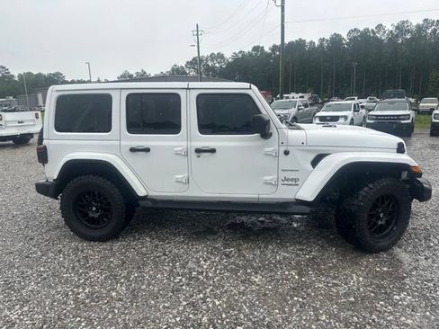 Used 2018 Jeep Wrangler Unlimited Sahara AWD/4WD image 3