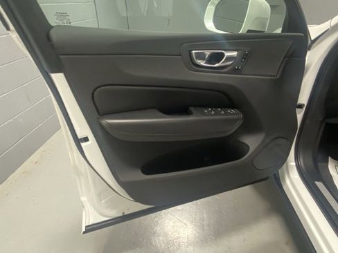 Used 2023 Volvo XC60 B5 Core w/ Climate Package image 7